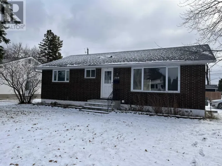 725 Second St W, Fort Frances