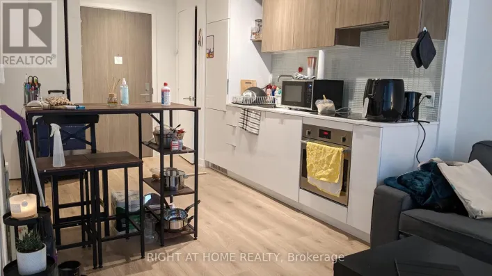 727 - 161 ROEHAMPTON AVENUE, Toronto