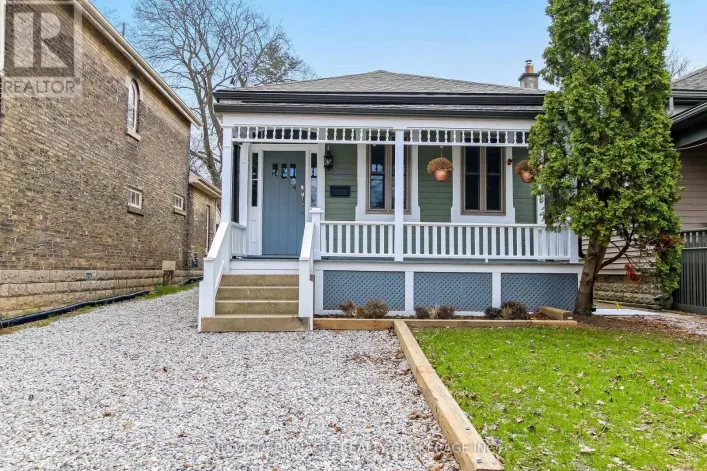 727 QUEENS AVENUE, London East