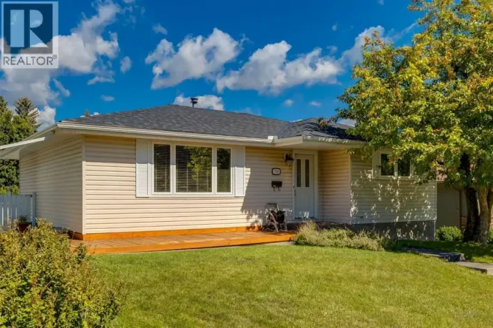 House for sale: 728 Canfield Place SW, Calgary