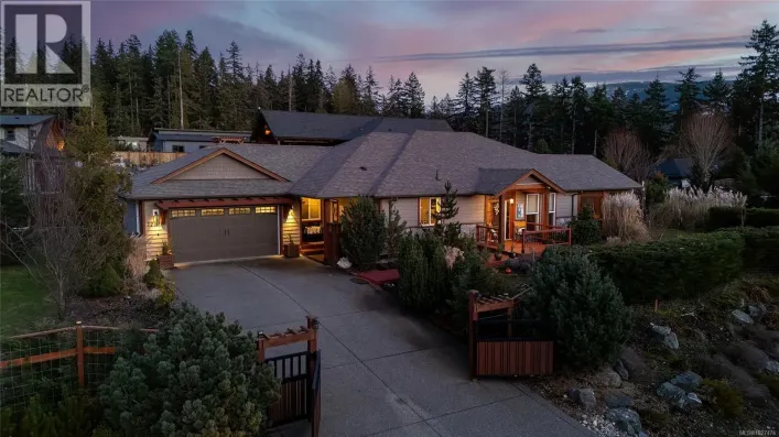 7284 Lakefront Dr, Lake Cowichan