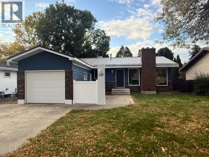 House for sale: 729 3 Street NW, Medicine Hat
