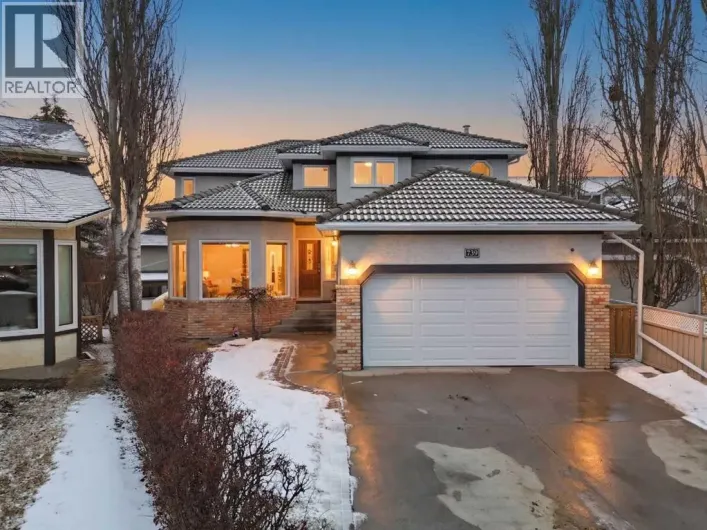 729 Woodbriar Place SW, Calgary