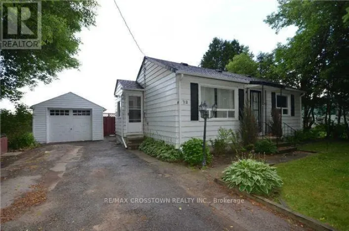 73 CENTRE STREET, Essa