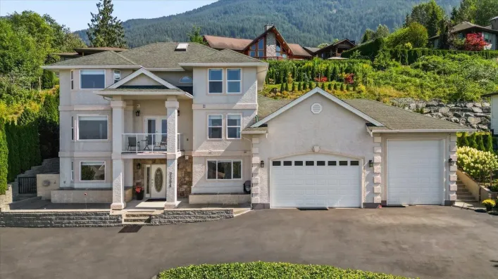 7304 MOUNT THURSTON DRIVE|Eastern Hillsides, Chilliwack
