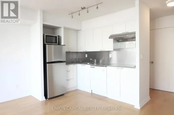 731 - 111 ELIZABETH STREET, Toronto