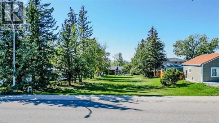 731 2 Street E, Cardston