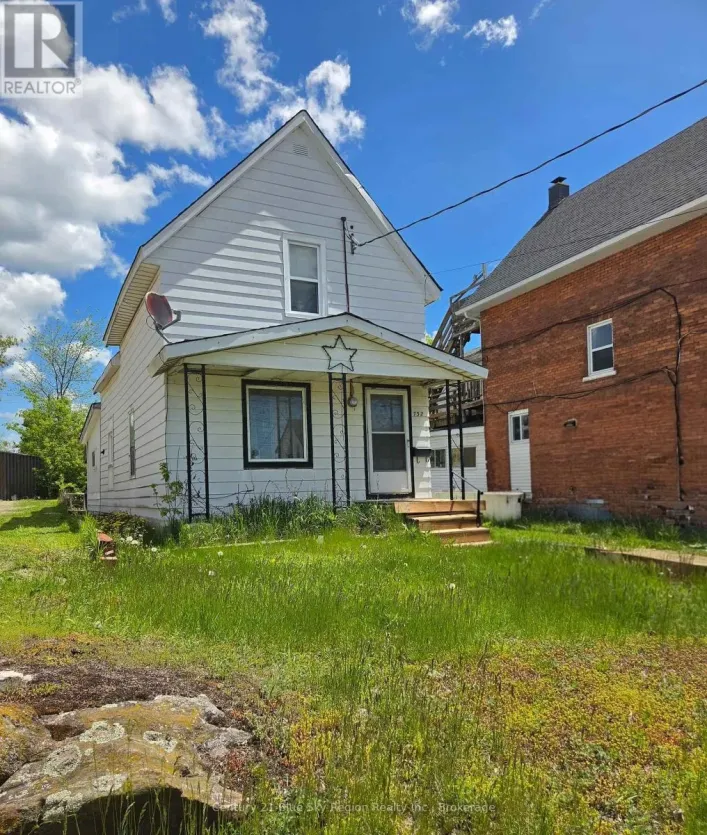 732 MCINTYRE STREET E, North Bay