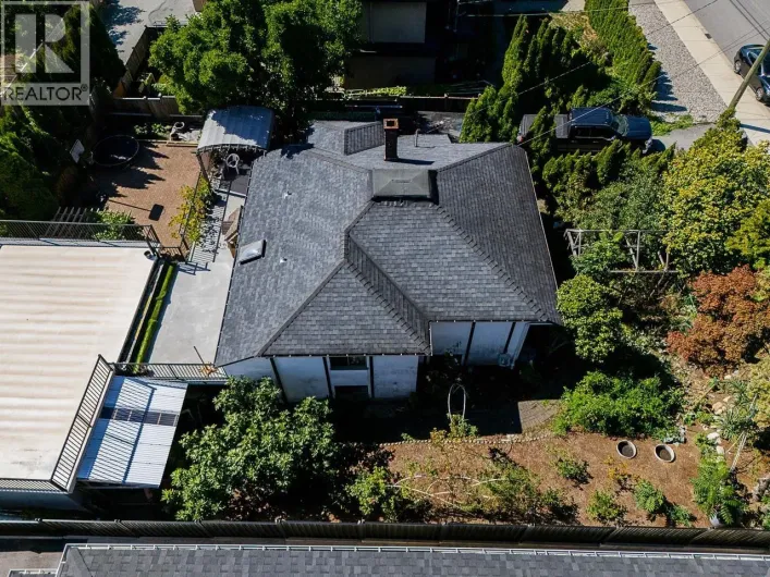 7342 BROADWAY, Burnaby