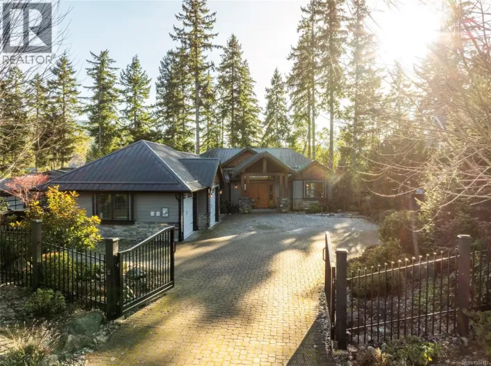 7342 Lakefront Pl, Lake Cowichan