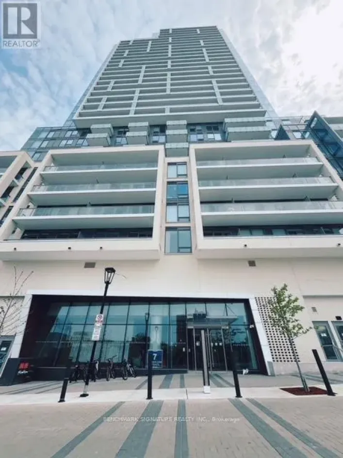 735 - 7 GOLDEN LION HEIGHTS N, Toronto