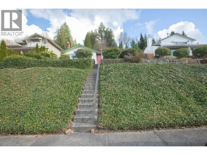 7352 BARNET ROAD, Burnaby