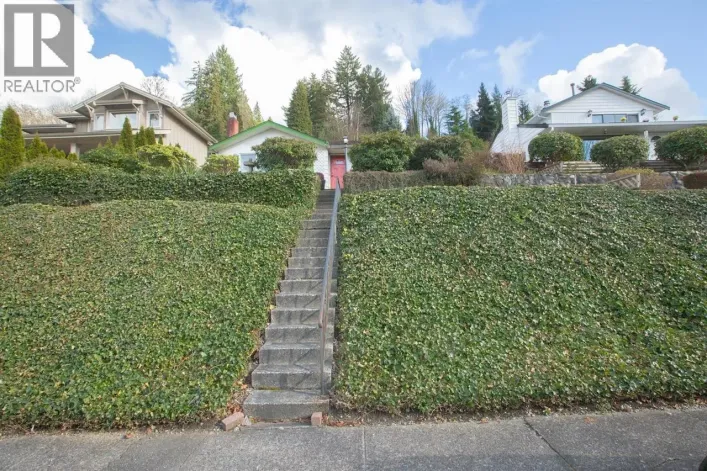 7352 BARNET ROAD, Burnaby