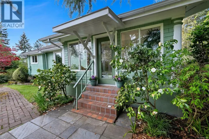 7356 Wallace Dr, Central Saanich