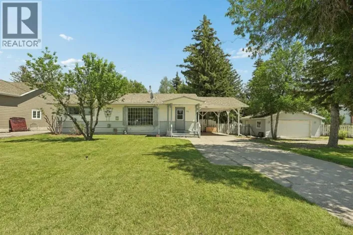 736 2 Street W, Cardston