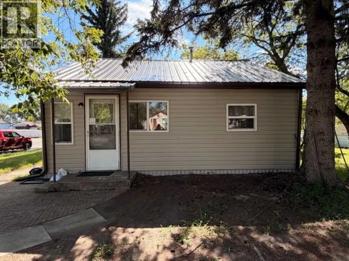 737 6 Avenue, Wainwright