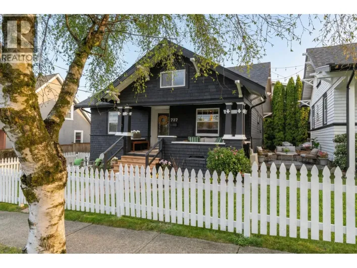 737-745 ST. ANDREWS AVENUE, North Vancouver