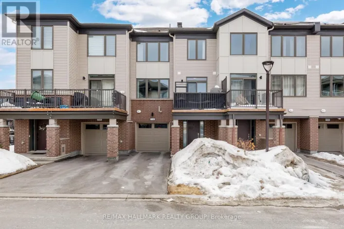 738 CHROMITE PRIVATE, Ottawa