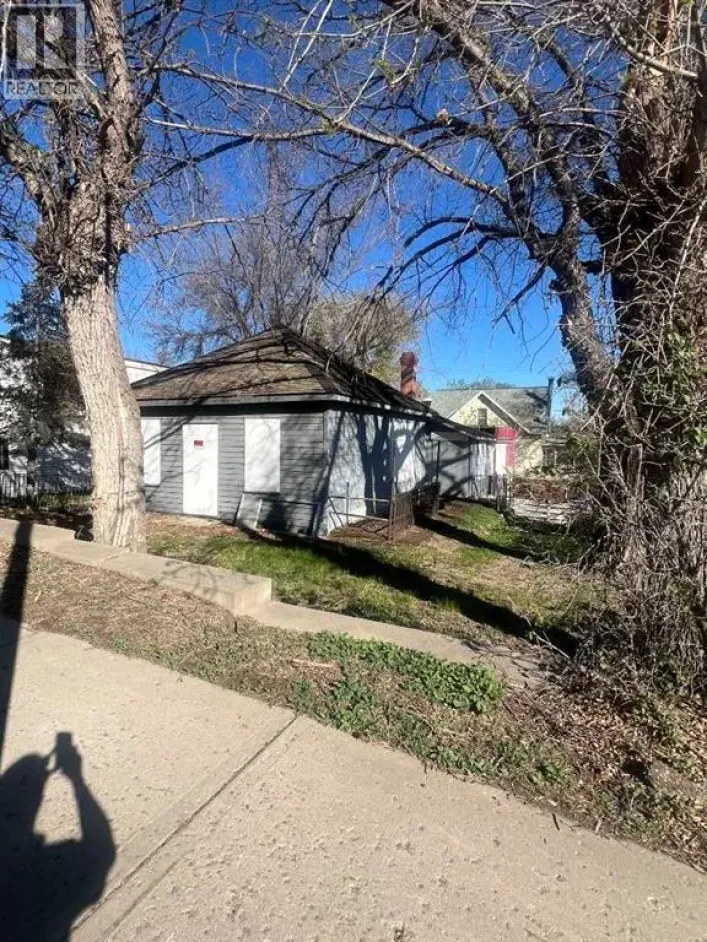 74 2 Street SE, Medicine Hat
