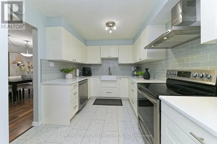 74 - 80 LYNDEN CIRCLE, Halton Hills