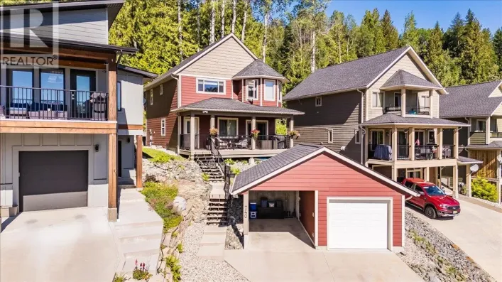740 REDSTONE Drive, Rossland