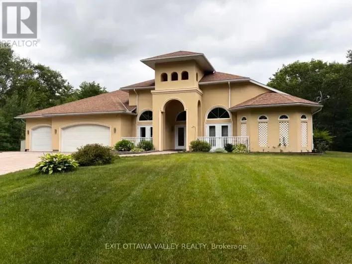 740 WALFORD ROAD, Laurentian Valley