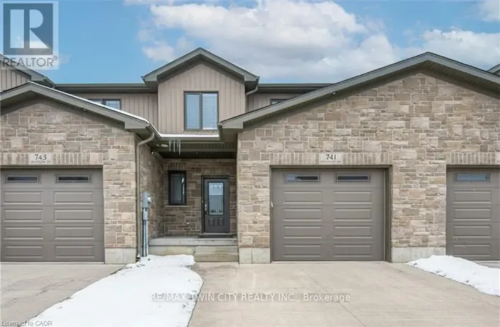 741 HOLLINGER AVENUE, North Perth