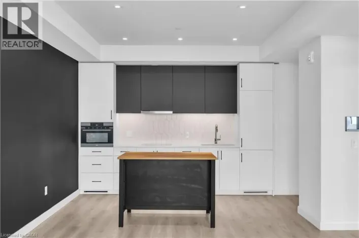 741 KING Street W Unit# 1708, Kitchener
