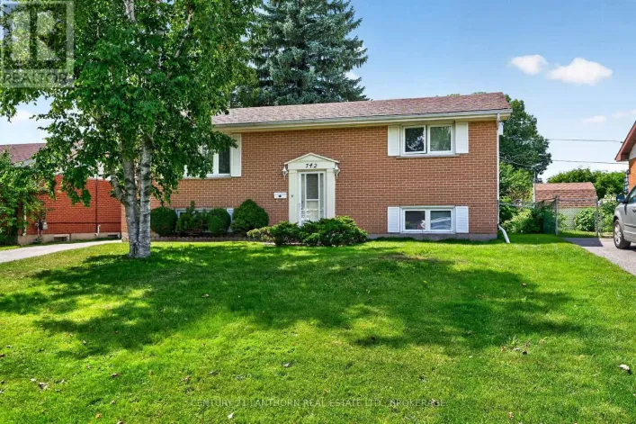 742 LAIDLAW CRESCENT, Kingston