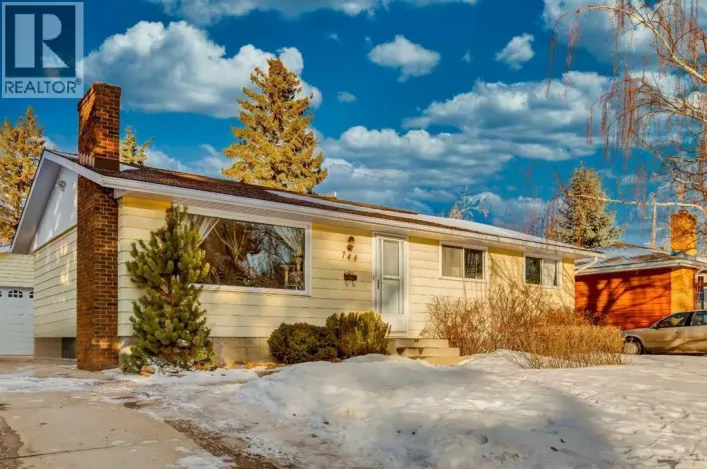 744 Hunterston Crescent NW, Calgary