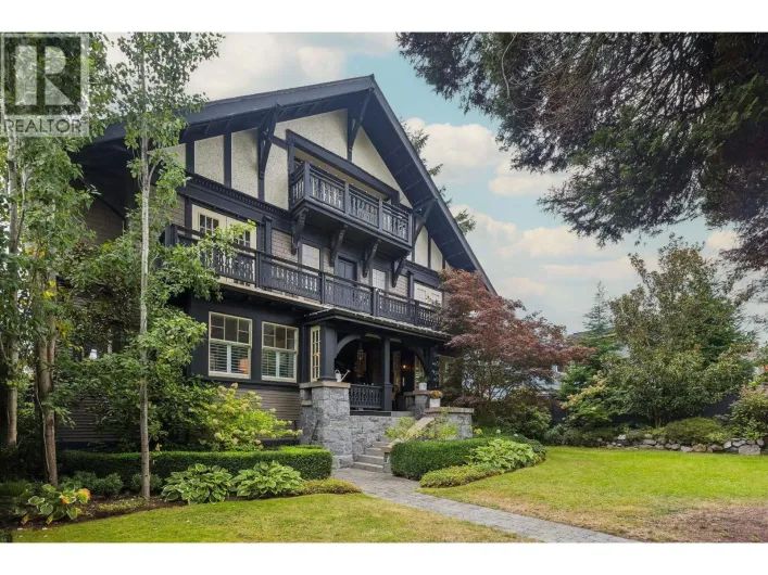 745 GRAND BOULEVARD, North Vancouver