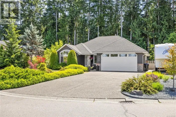 745 Redwood Dr, Qualicum Beach