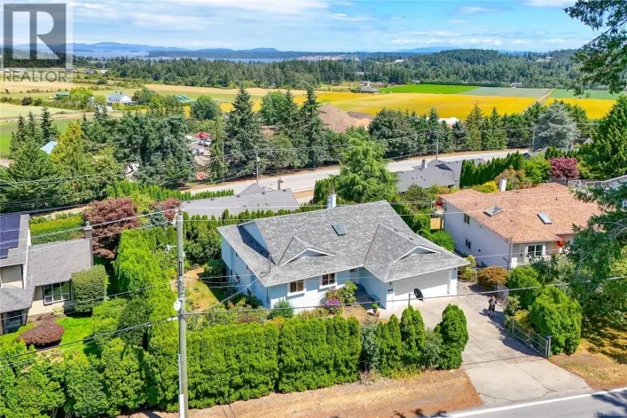 7453 Veyaness Rd, Central Saanich