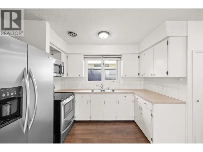 746 Raymer Avenue, Kelowna