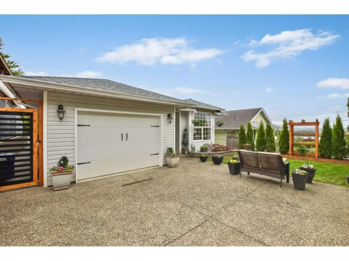 7461 MURRAY STREET, Mission