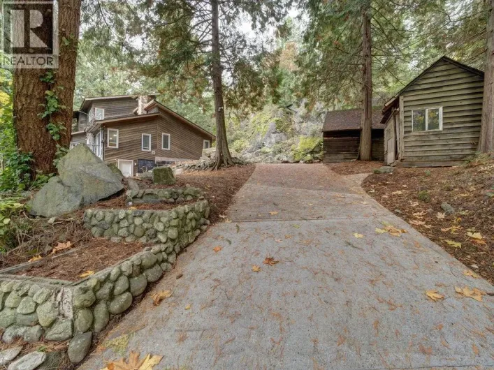 7462 REDROOFFS ROAD, Halfmoon Bay