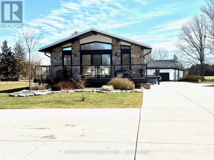 747 BROADWAY STREET, Plympton-Wyoming