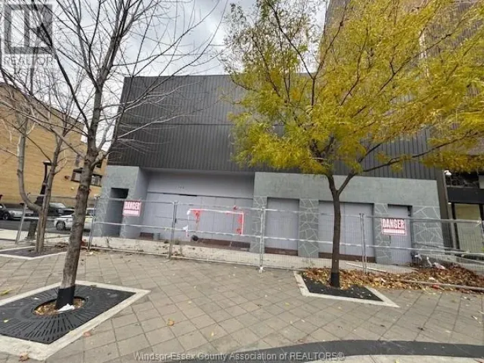 747 OUELLETTE AVENUE, Windsor