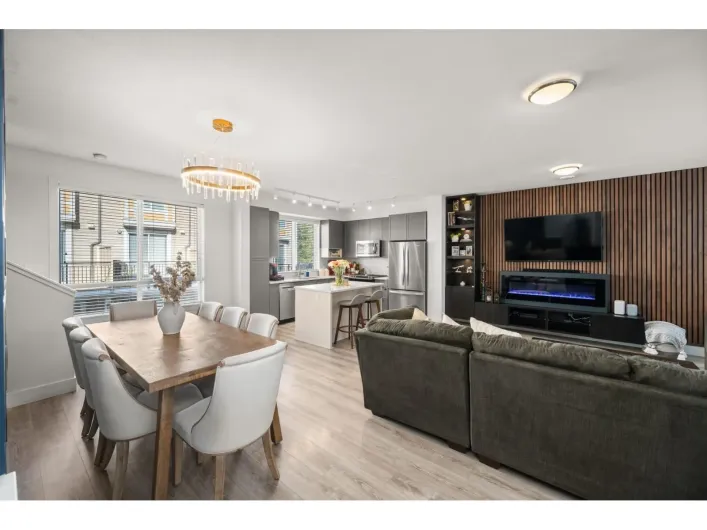 75 9718 161A STREET, Surrey