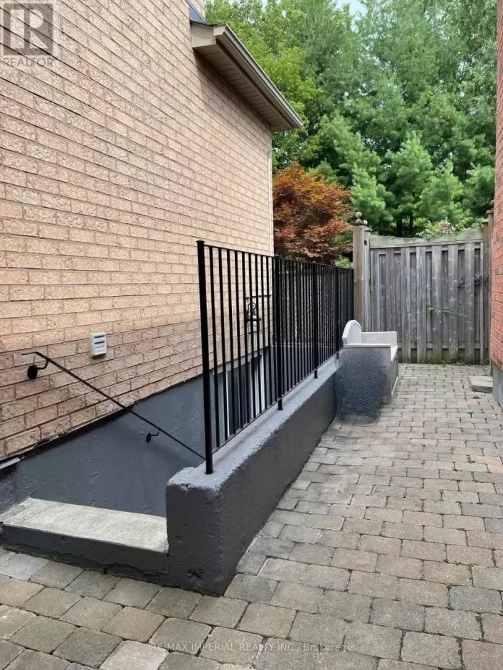 75 BRASS DRIVE, Richmond Hill