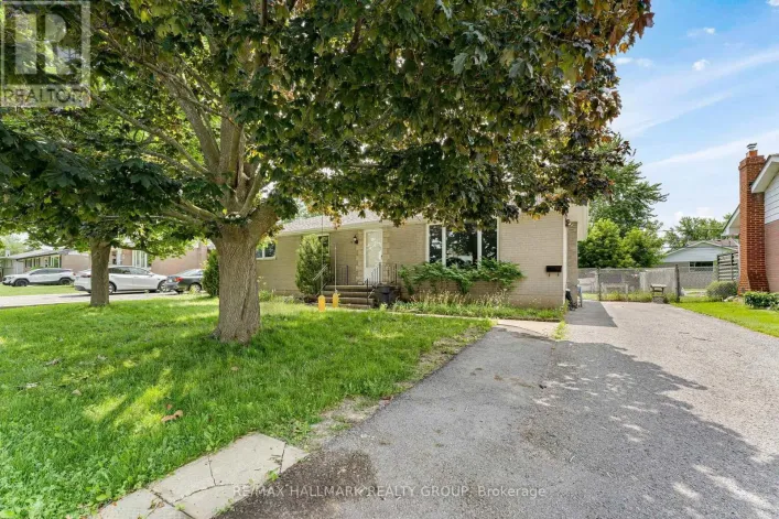 House for sale: 75 BRISCOE STREET, Loyalist