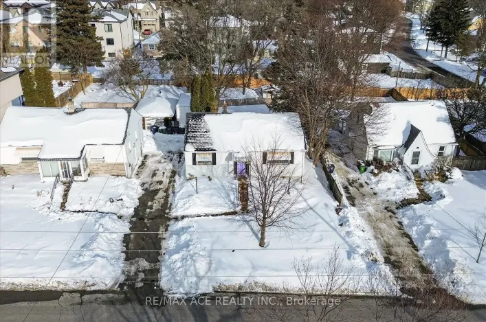 75 BROOKLAWN AVENUE, Toronto