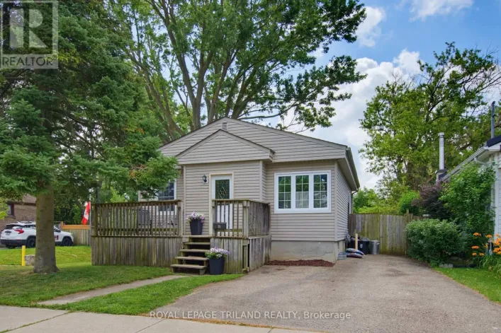 75 CONNAUGHT AVENUE, London East