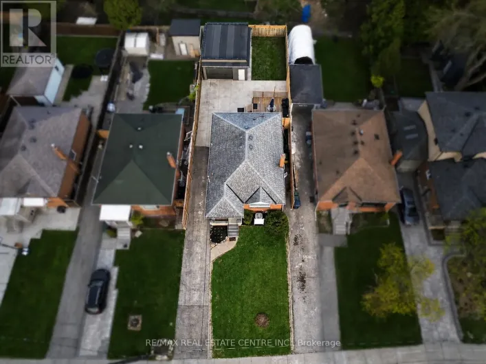75 CYNTHIA ROAD, Toronto