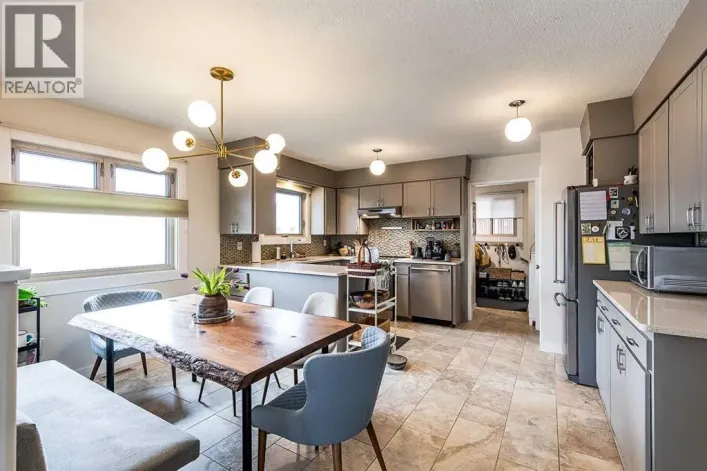 75 Robertson Way SW, Medicine Hat