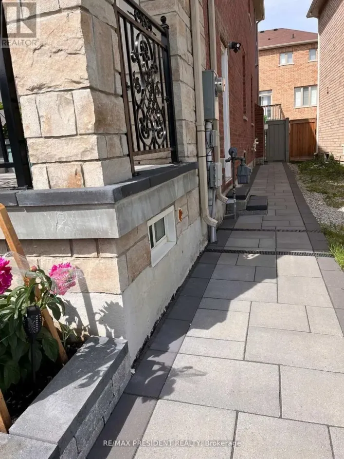 75 THORNBUSH BOULEVARD, Brampton