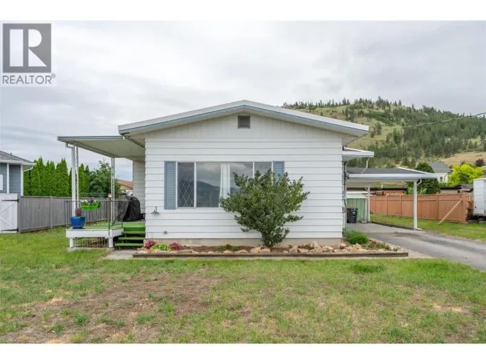 7503 HOWIS Crescent, Summerland