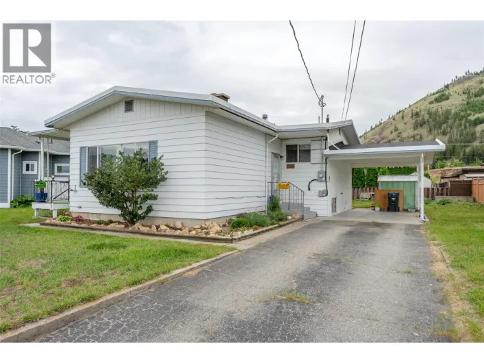 7503 HOWIS Crescent, Summerland
