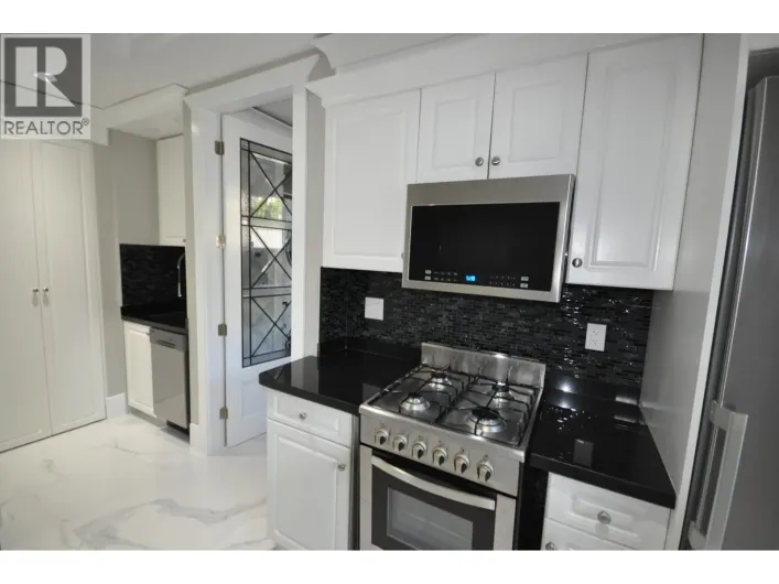 7505 KINGSWAY, Burnaby