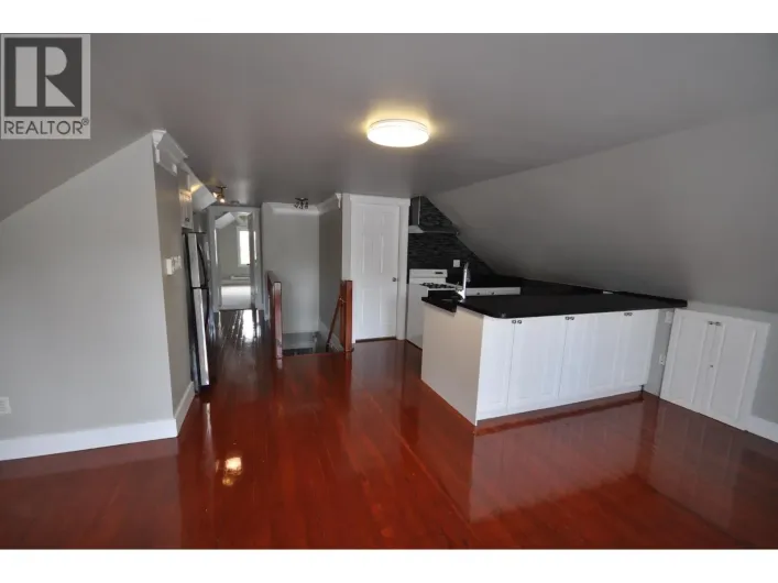 7505 KINGSWAY, Burnaby